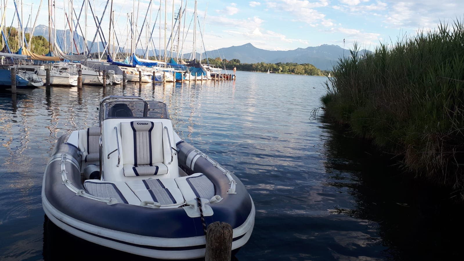 Schlauchboot am Chiemsee